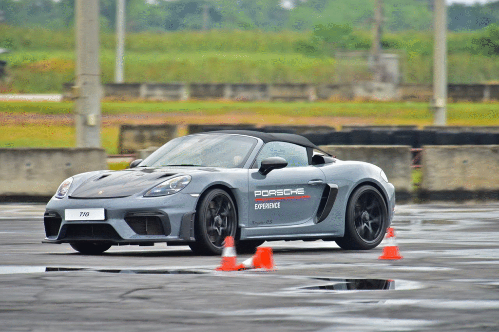 Porsche World Road Show: रोमांच, गति और शैली का ऐसा अनुभव करें जैसा पहले कभी नहीं हुआ