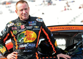 Mark Martin Slams Modern NASCAR: Fans Demand Return to the Iconic Winston Cup Era