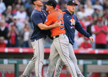 MLB: 95 MPH Pitch Nearly Hits Tucker, Benches Clear in Fiery Game!